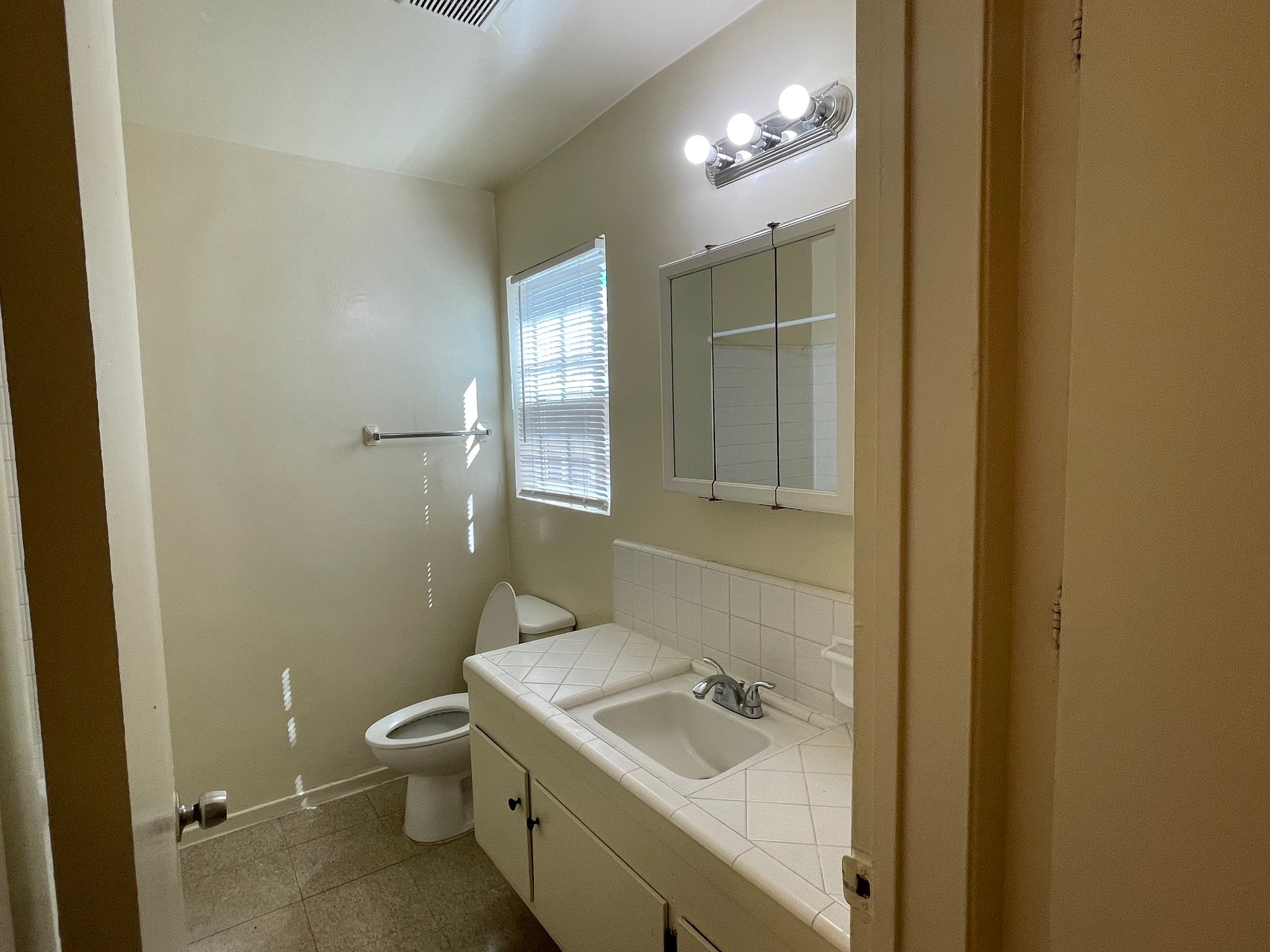 Pomona Apartment: 1302 E. Kingsley Ave. Apt 5