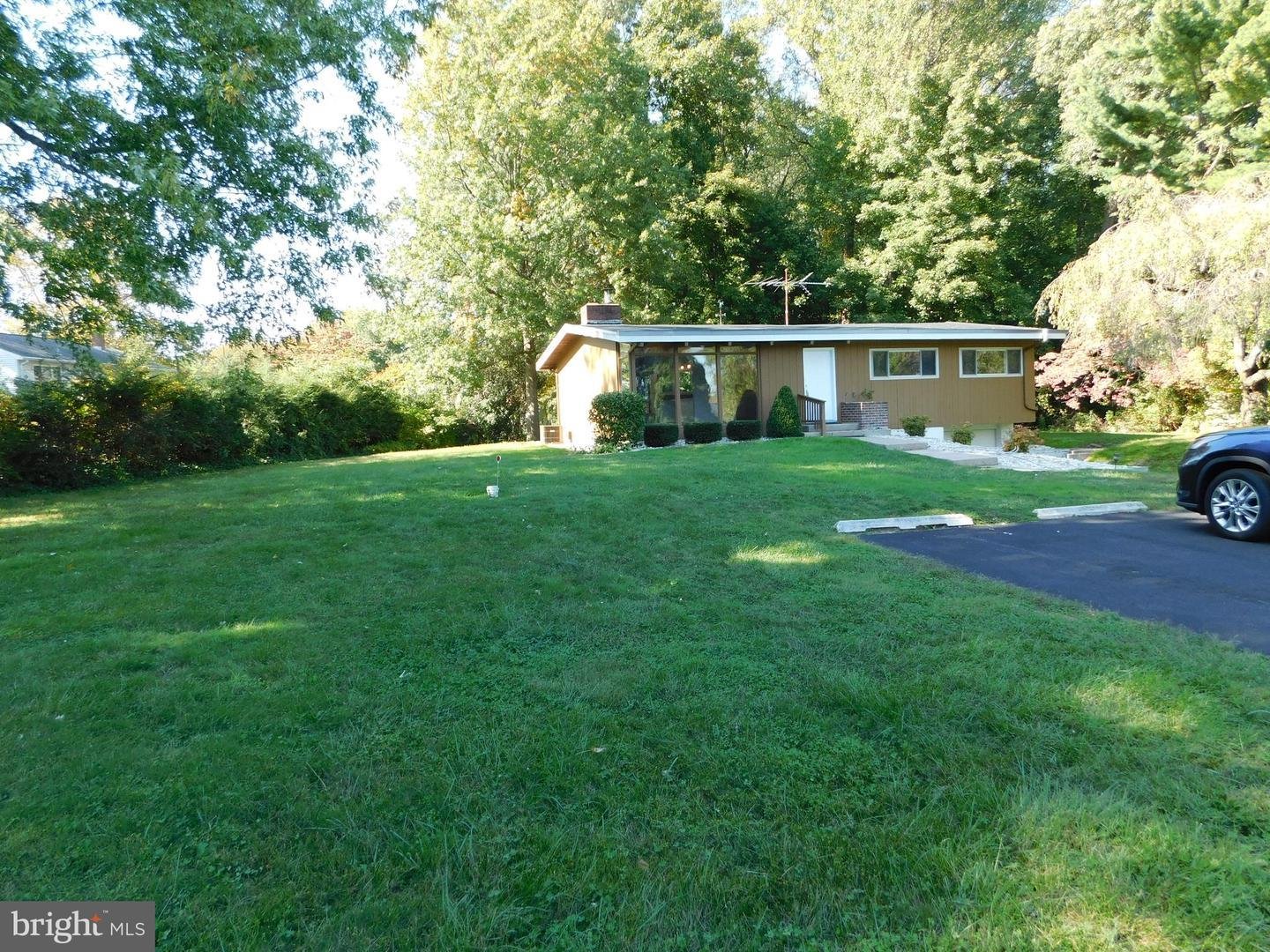 Dover House: 1242 S. Governor's Ave