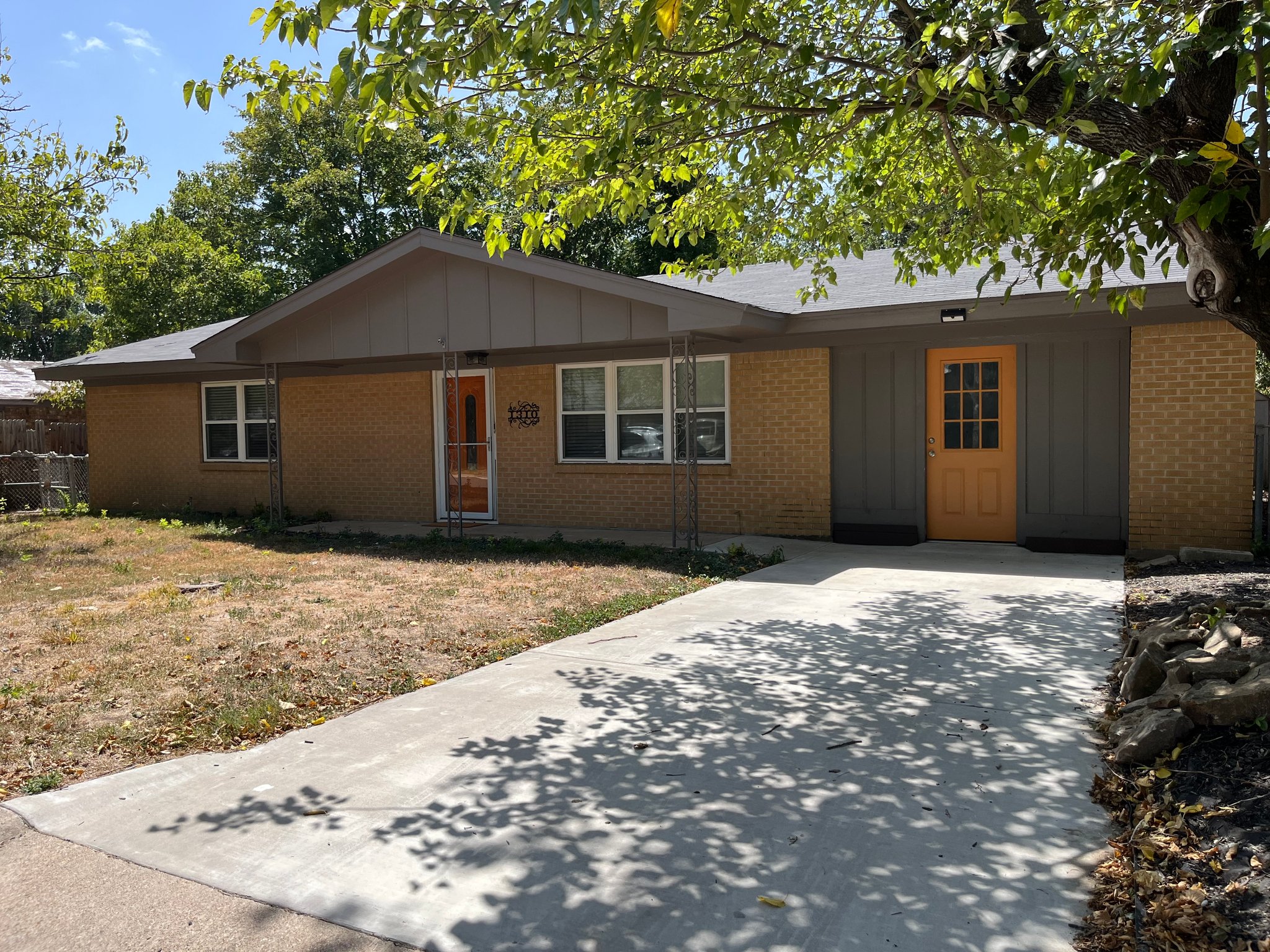 Gatesville House: 1310 Westview Dr
