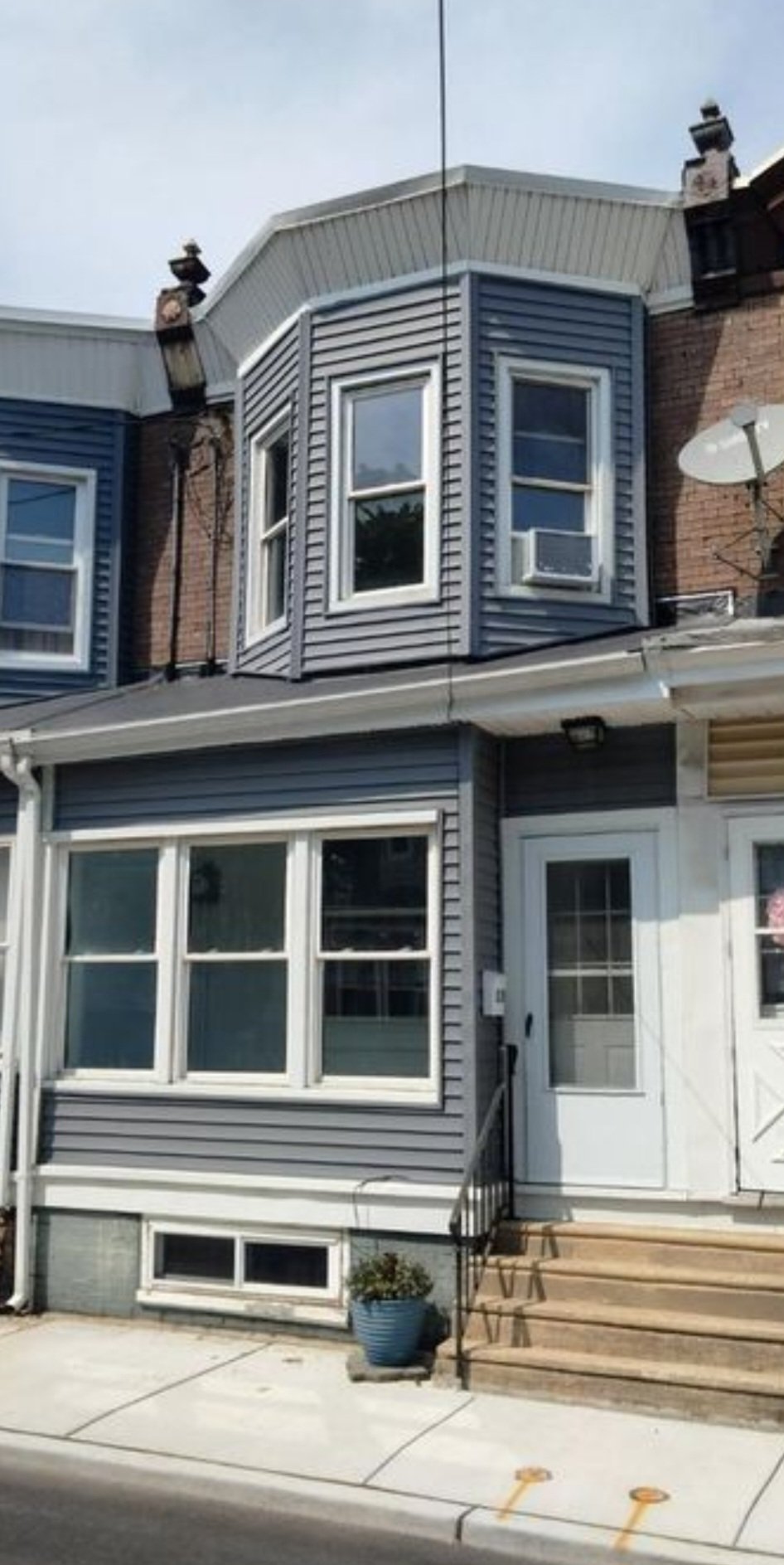 Gloucester City Townhome: 519 Bergen St