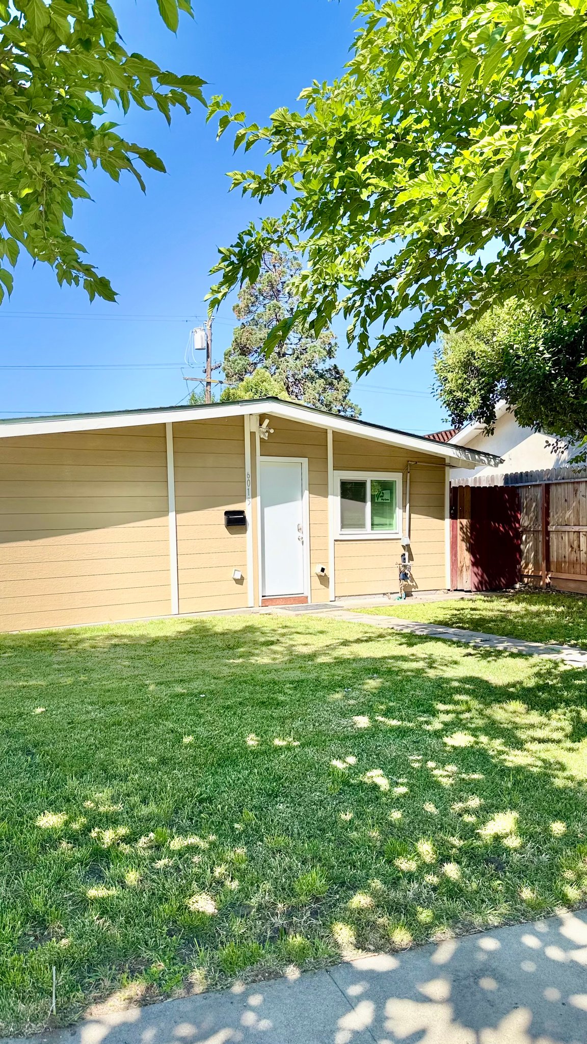 Stockton House: 6015 N Alturas