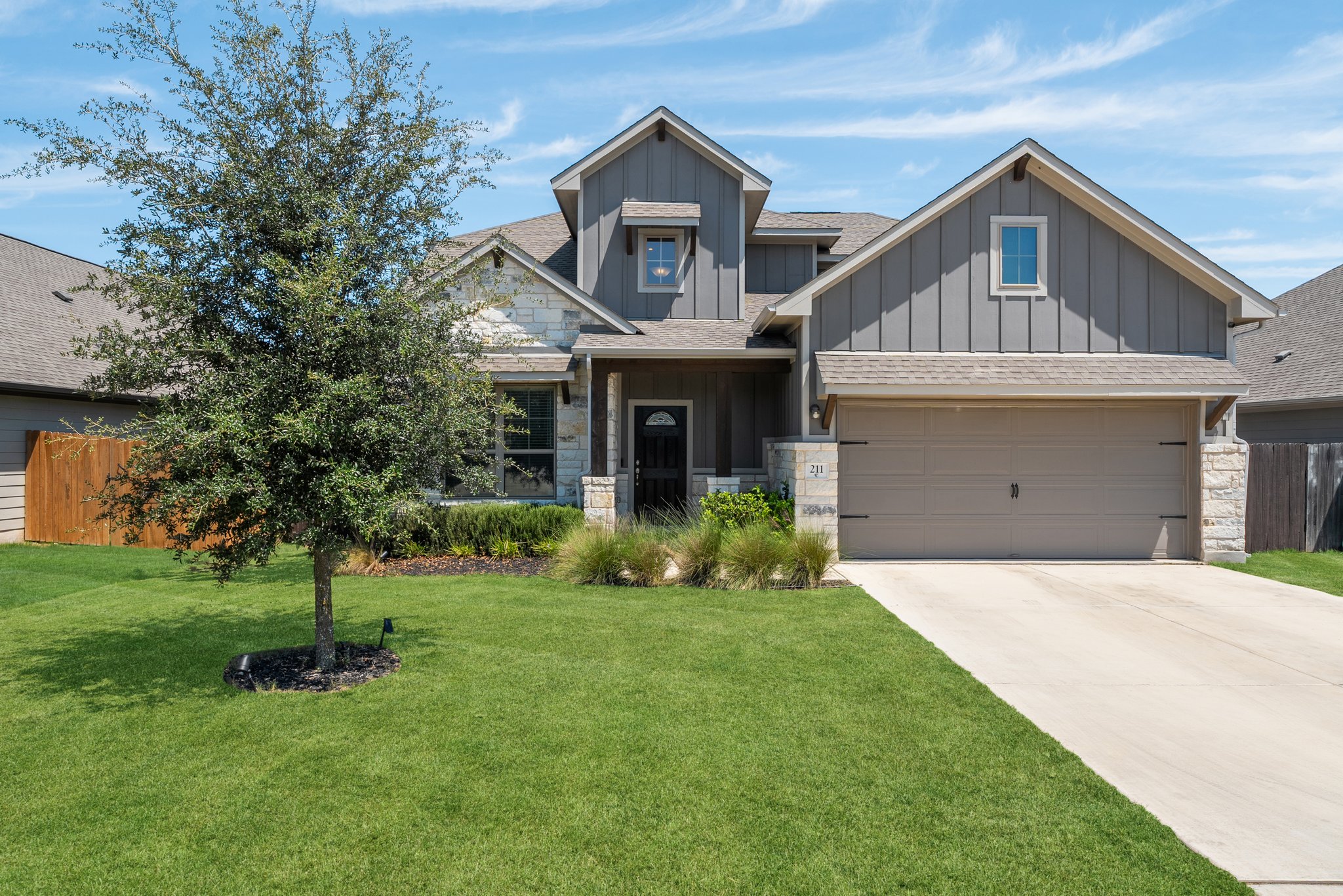 Hutto House: 211 Brookside St