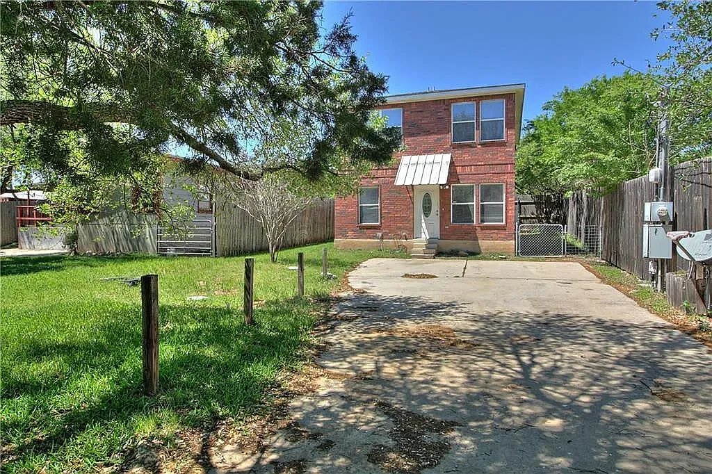 Austin House: 1104 Canyon Edge