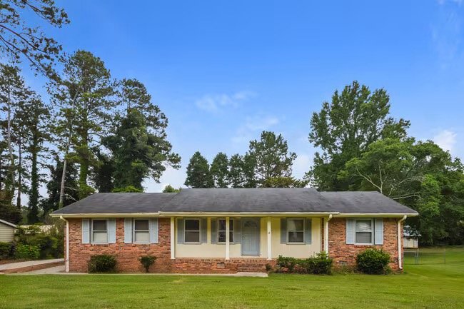 Conyers House: 721 Bluebird Dr SE