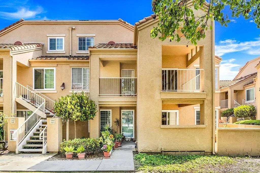 San Diego Townhome: 7319 Calle Cristobal
