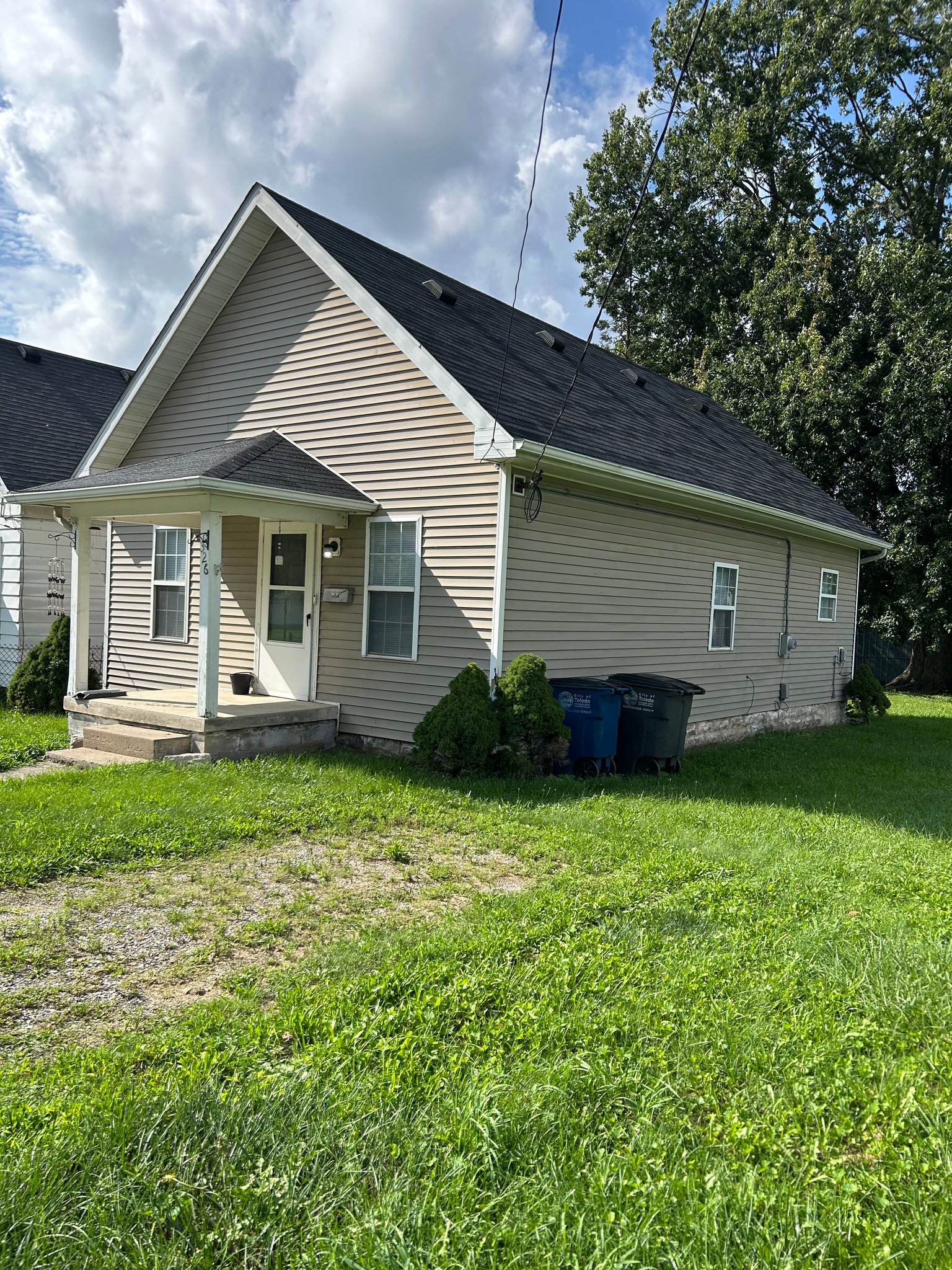 Toledo House: 326 W Florence Ave