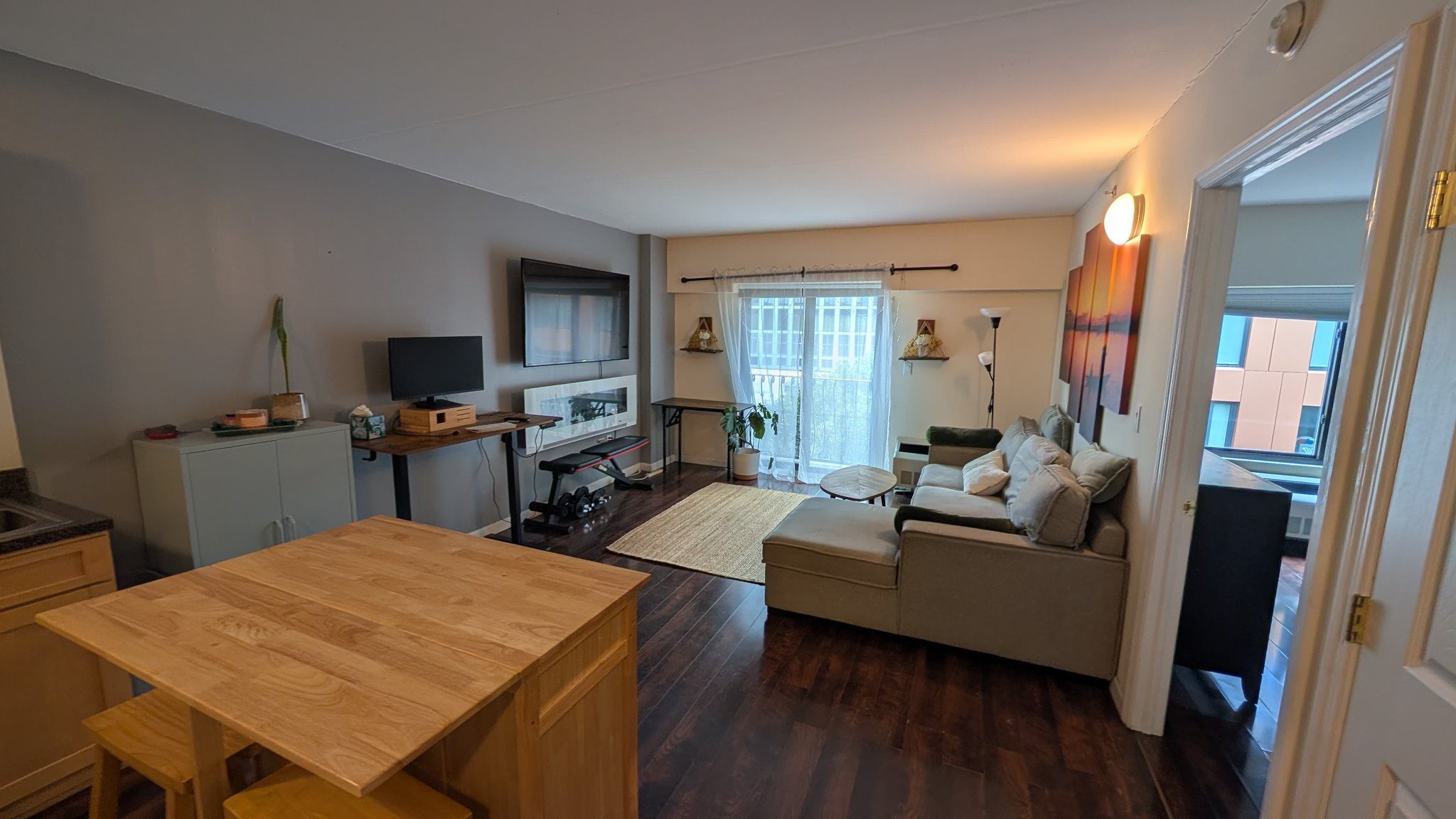 Astoria Apartment: 2627 2nd St