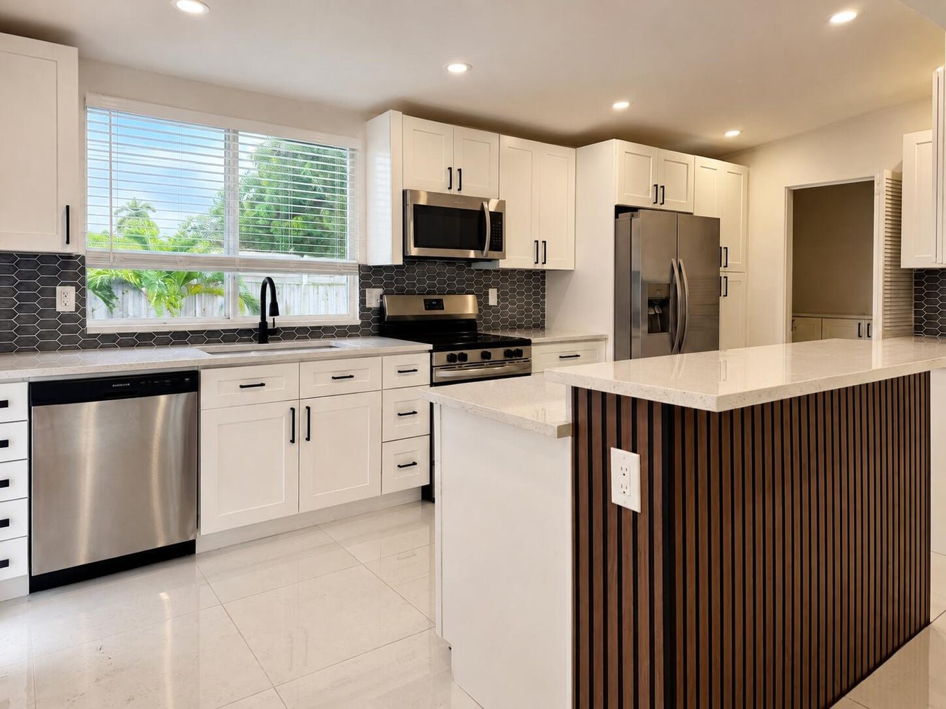 West Palm Beach House: 345 Pinehurst Road