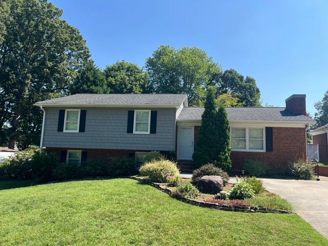 Lexington House: 111 Ridgewood Dr
