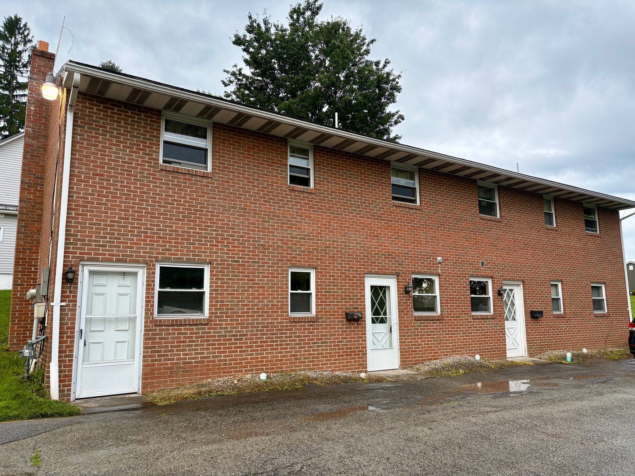 Johnstown Apartment: 2853r Bedford St