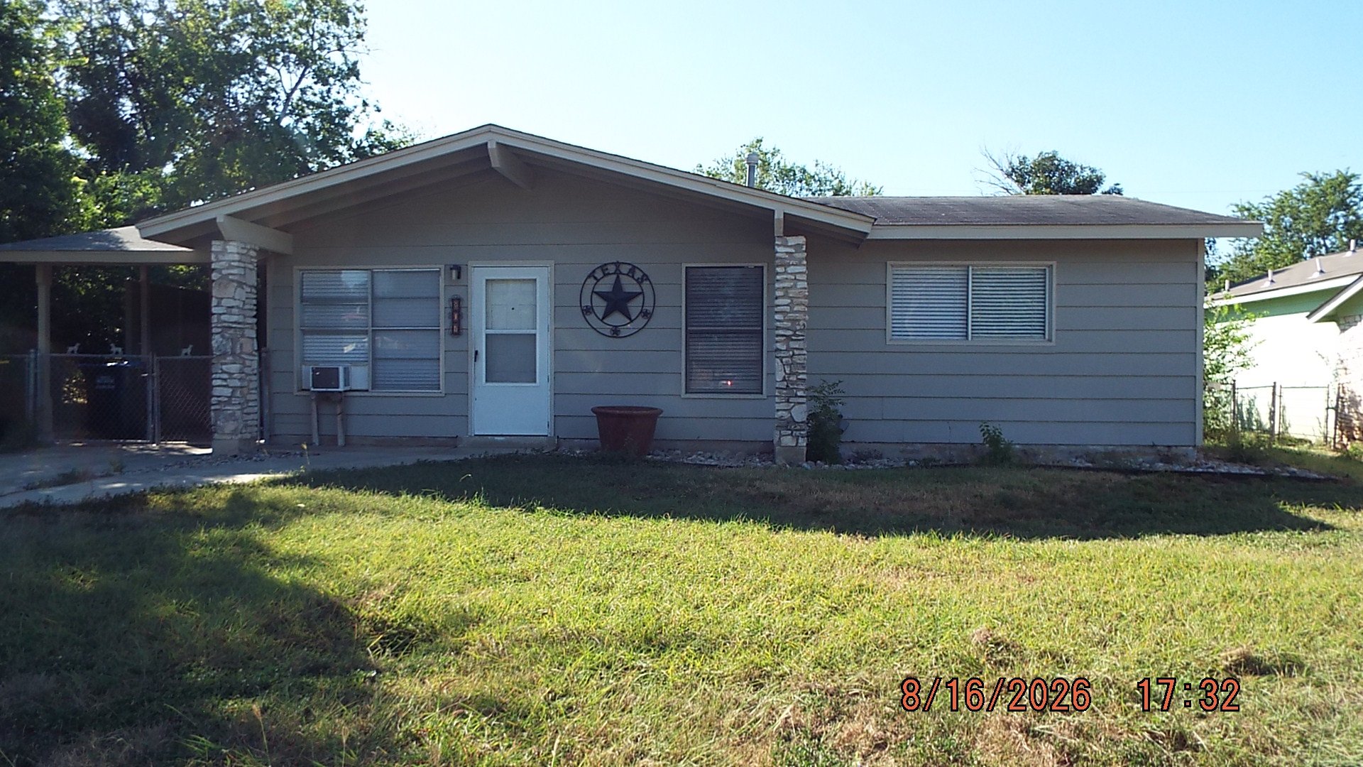 Universal City House: 807 Stonegate
