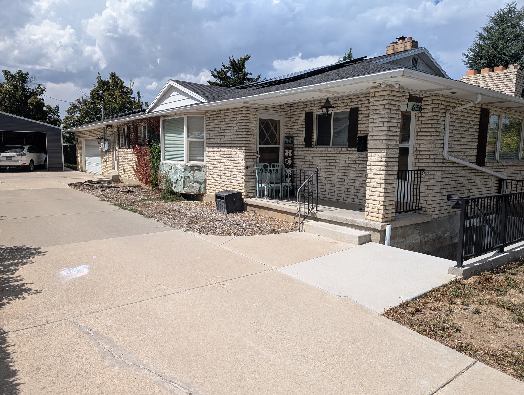 Murray House: 6358 S Mount Vernon Dr