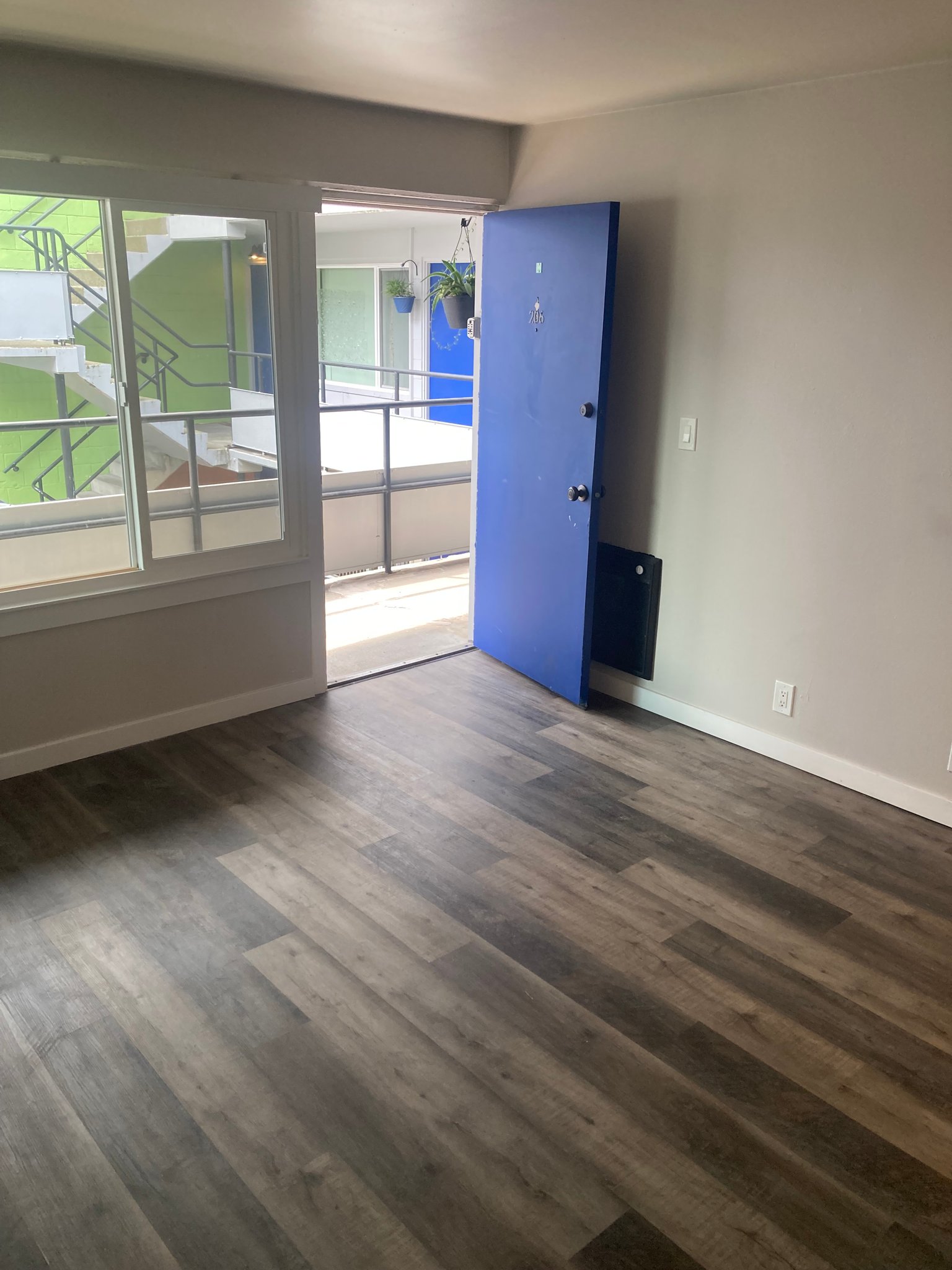 Seattle Apartment: 219 Queen Anne Ave North