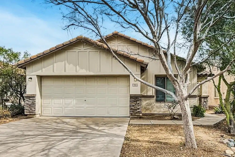 Houston House: 15829 Ridgeroe Ln
