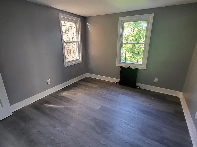 Yonkers House: 80 Glenwood Ave