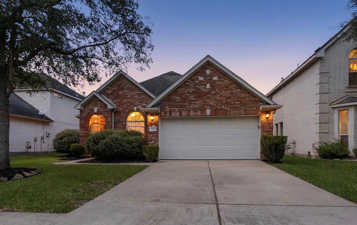 Manvel House: 37 San Simeon Dr
