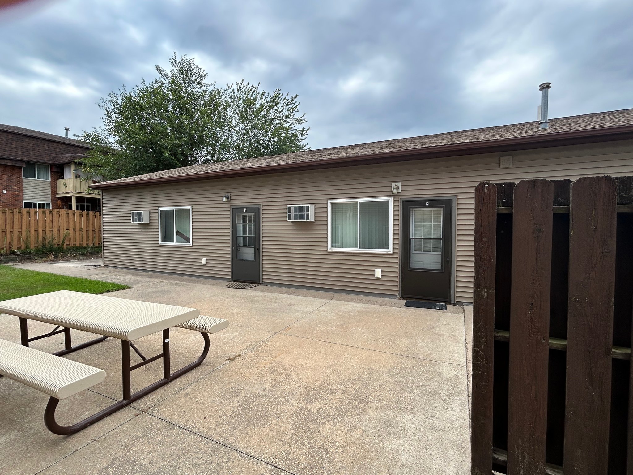 Goodview Apartment: 5225 W 6th St