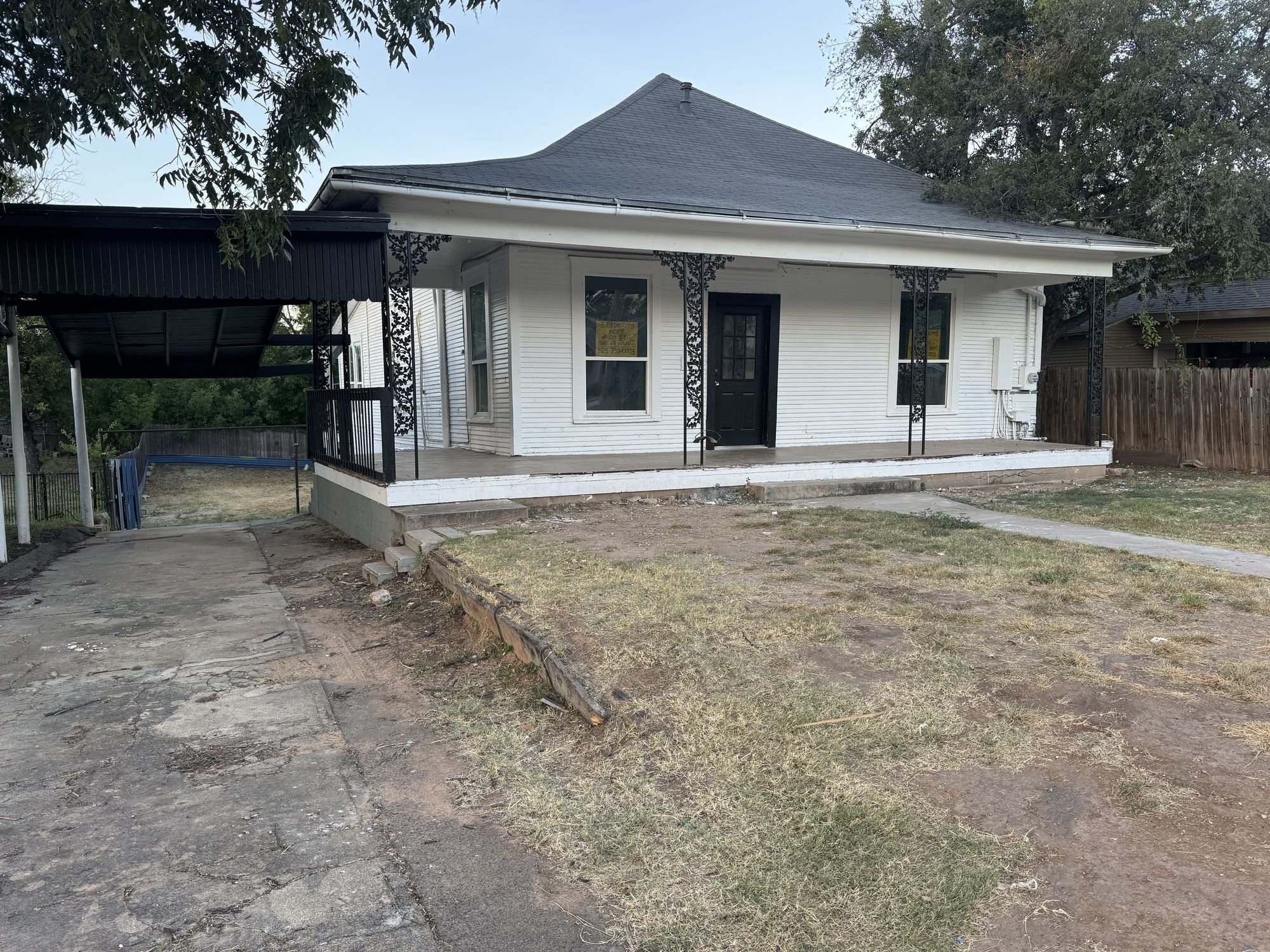 San Angelo House: 621 E Harris Ave
