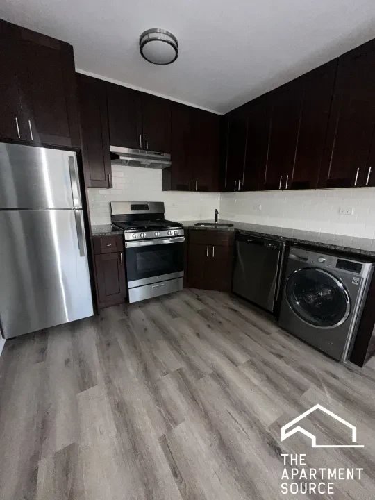 Highland Park Apartment: 725 St Johns Avenue #13 Highland Park, IL 60035