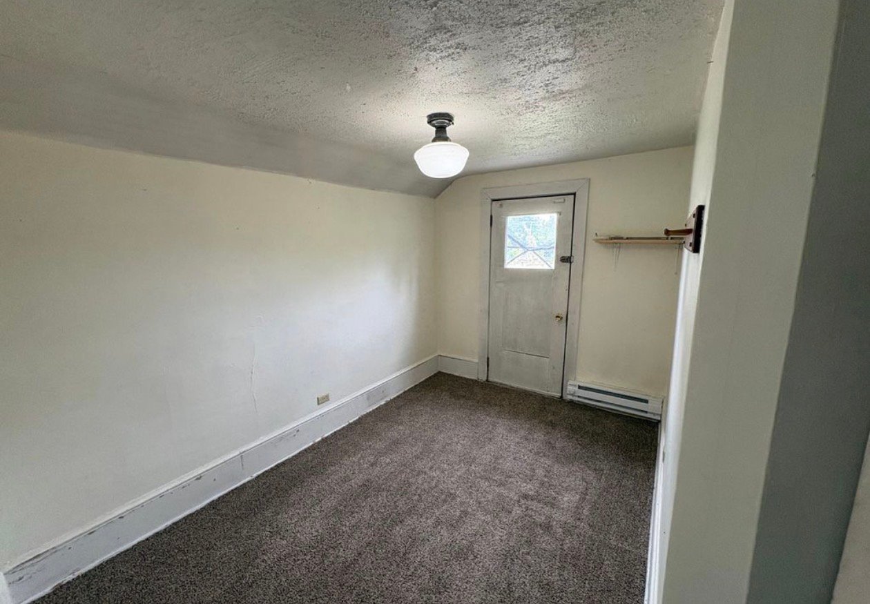 Menomonie House: 423 13th Ave W, Menomonie