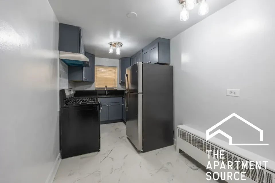 Chicago Apartment: 2754 West North Shore Avenue #2S Chicago, IL 60645