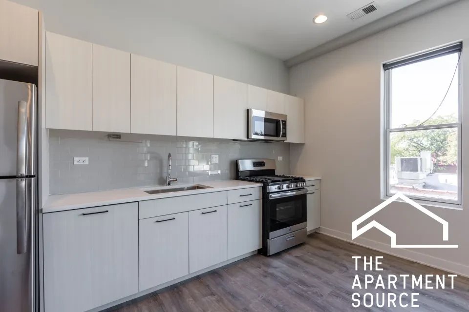 Chicago Apartment: 2247 West Lawrence Avenue #3 Chicago, IL 60625