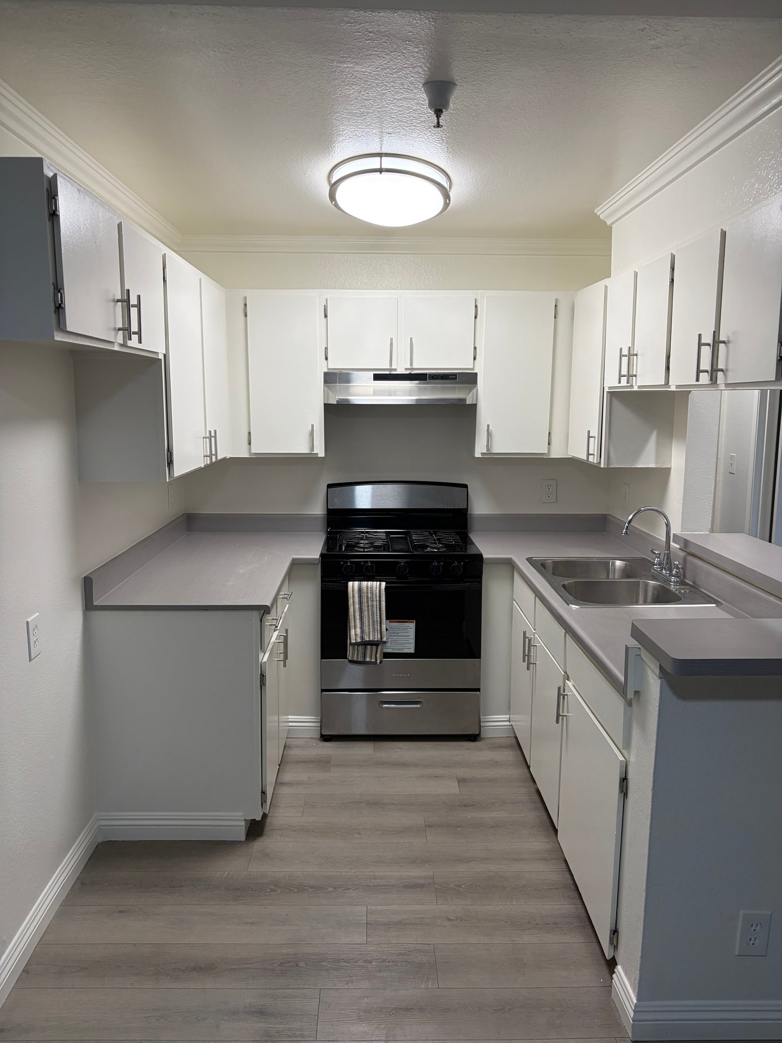 North Hollywood Apartment: 5811 Tujunga ave
