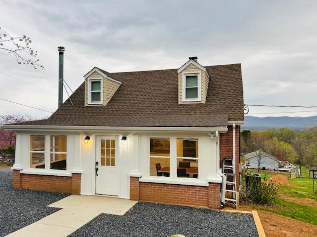 Front Royal House: 5097 Browntown Road