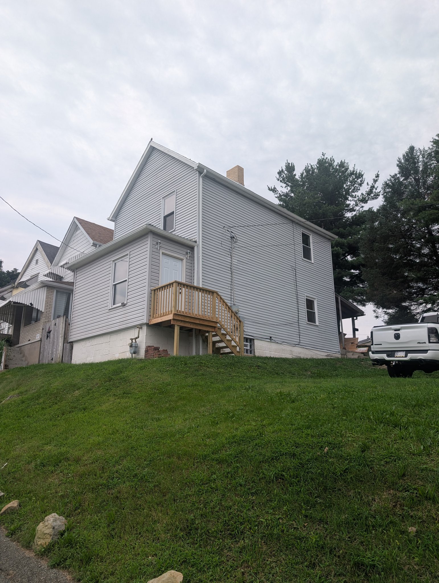 Vandergrift House: 423 Lowell St