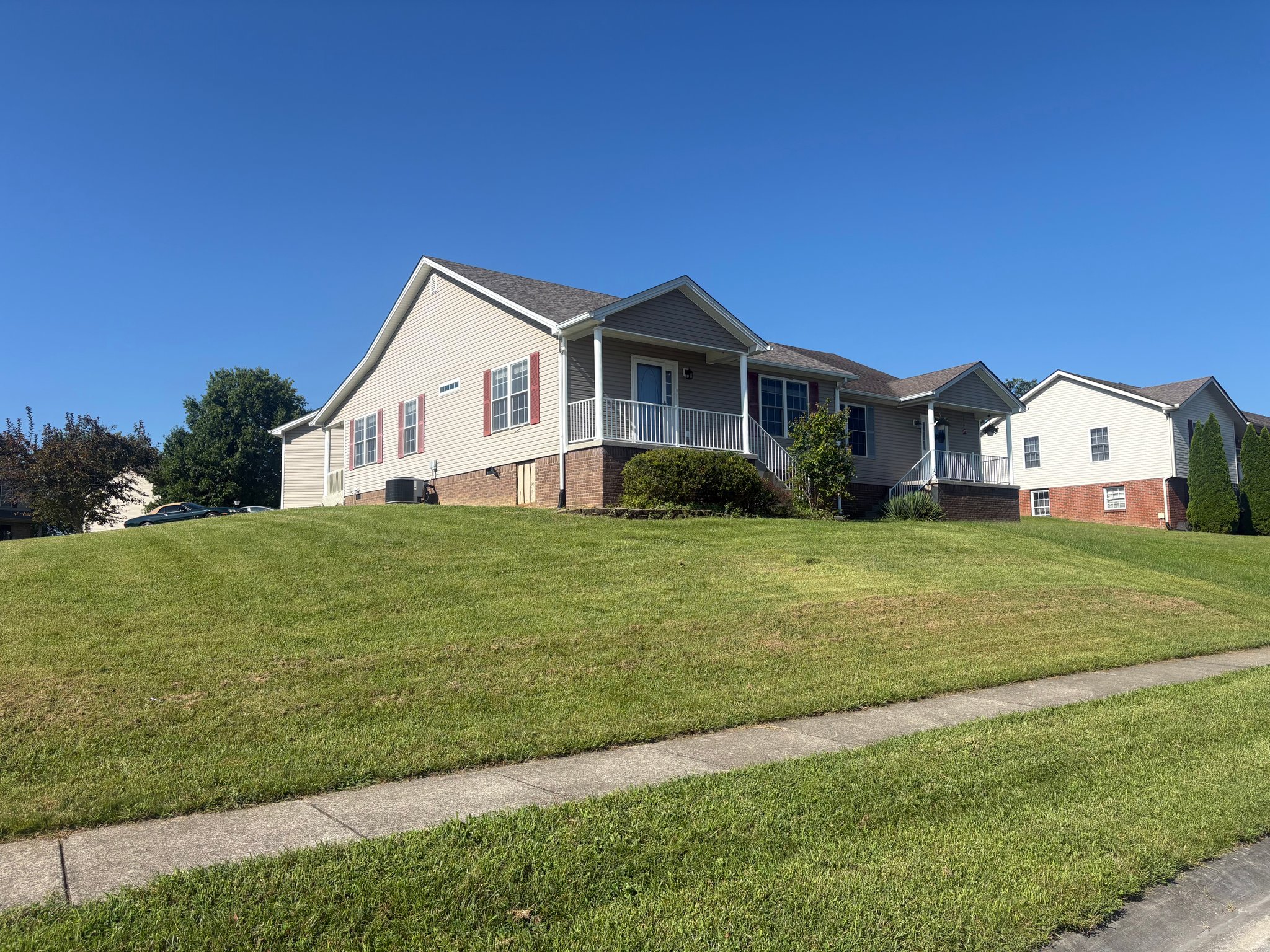 Winchester Townhome: 128 Bay Hill Drive