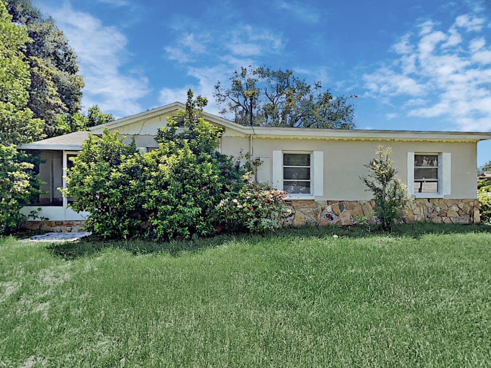 Tampa House: 9501 N Albany Ave