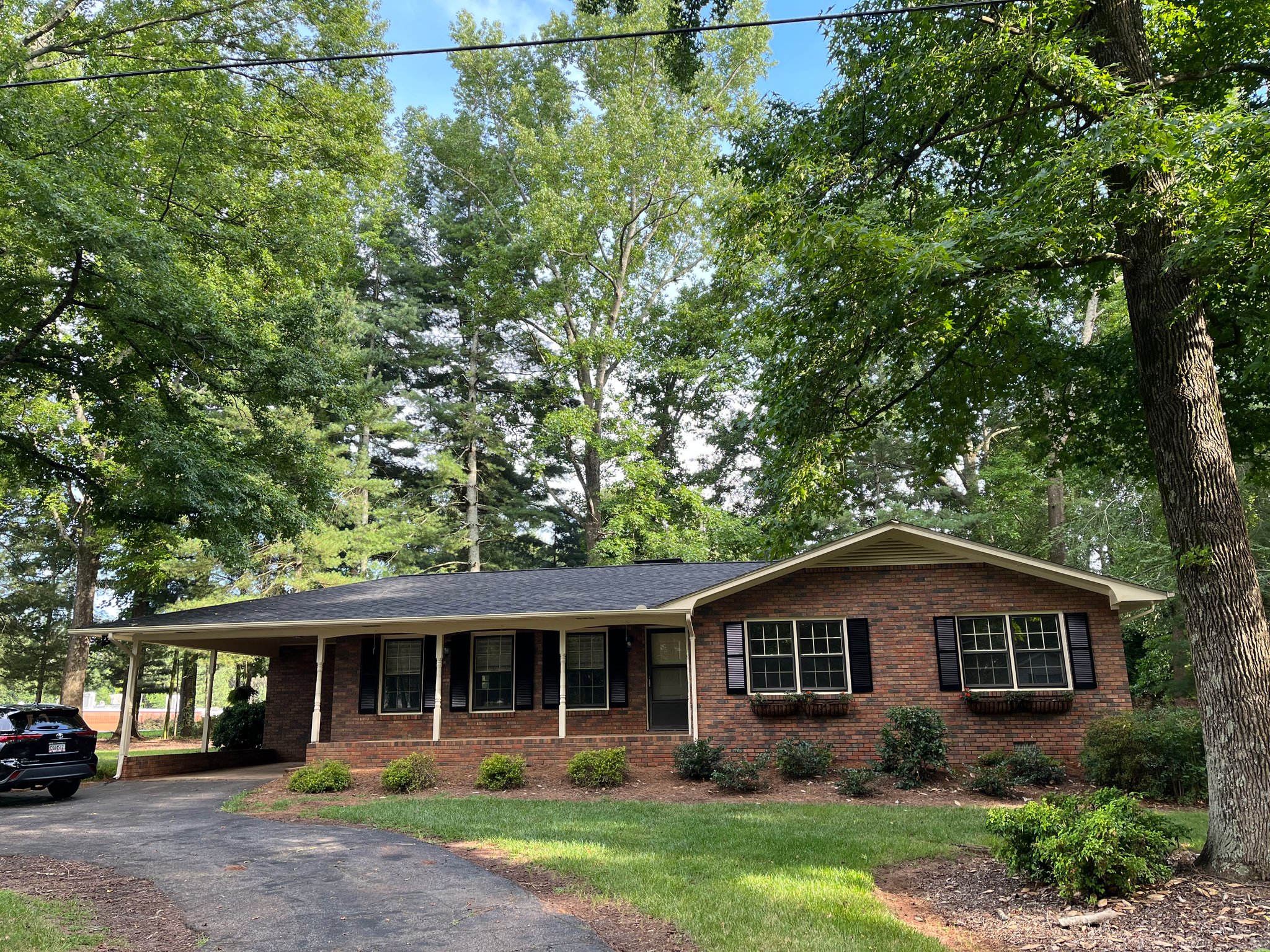 Commerce House: 650 Dogwood Trail