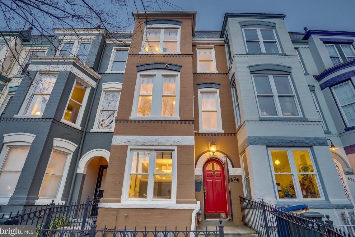 Washington Townhome: 827 4th St NE
