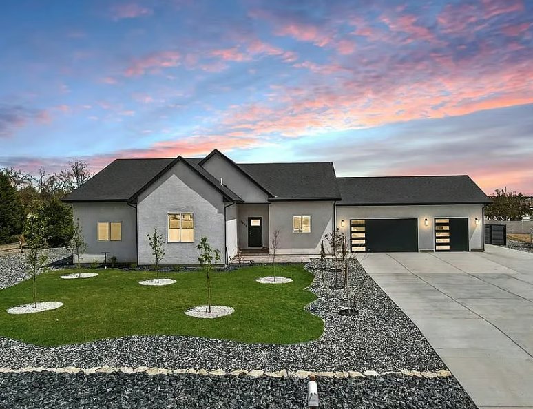pueblo west House: 1328 S Papago Dr