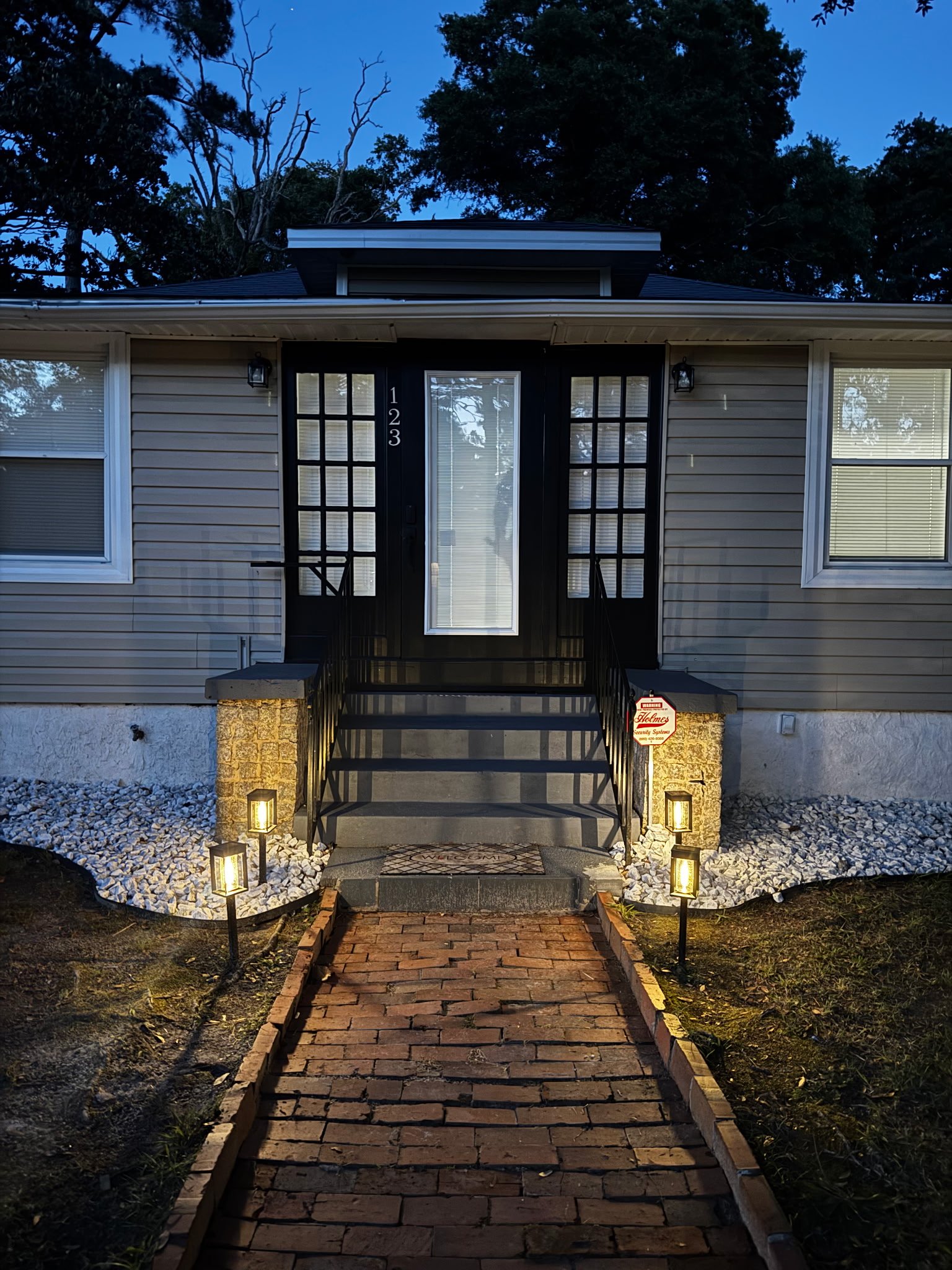 Fayetteville House: 123 John St