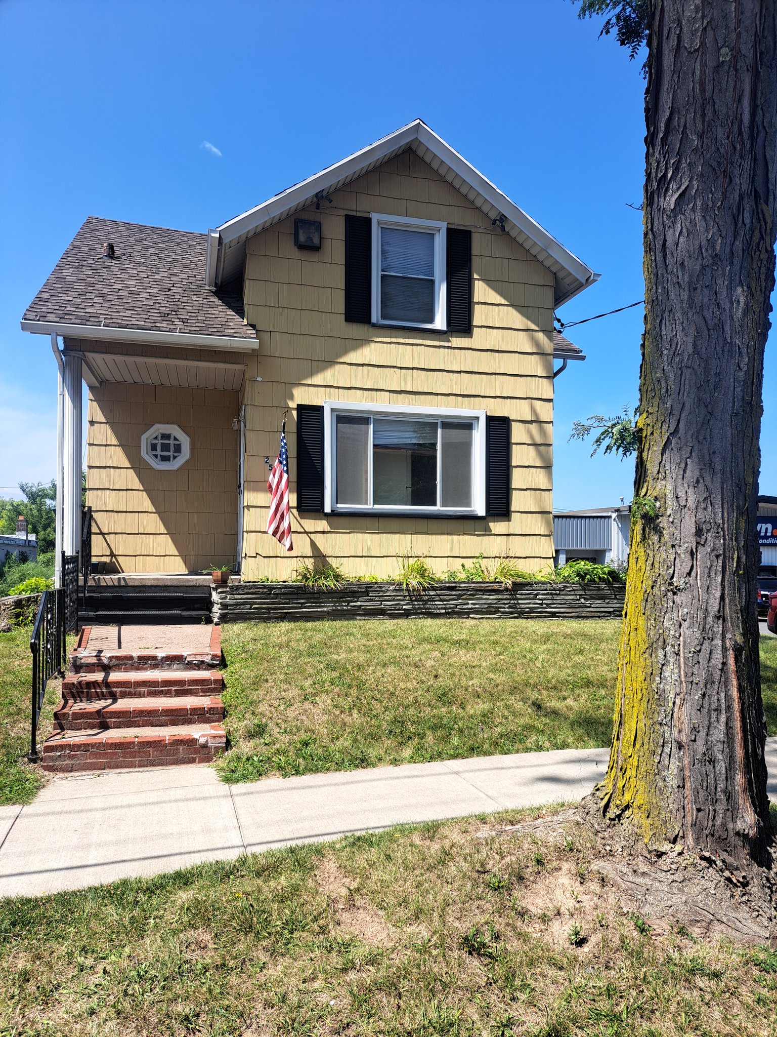 Rochester House: 257 N Winton Rd