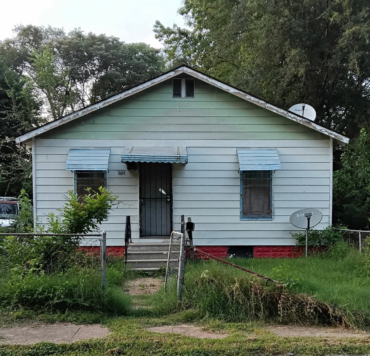 East Saint Louis House: 5617 Warren Ave