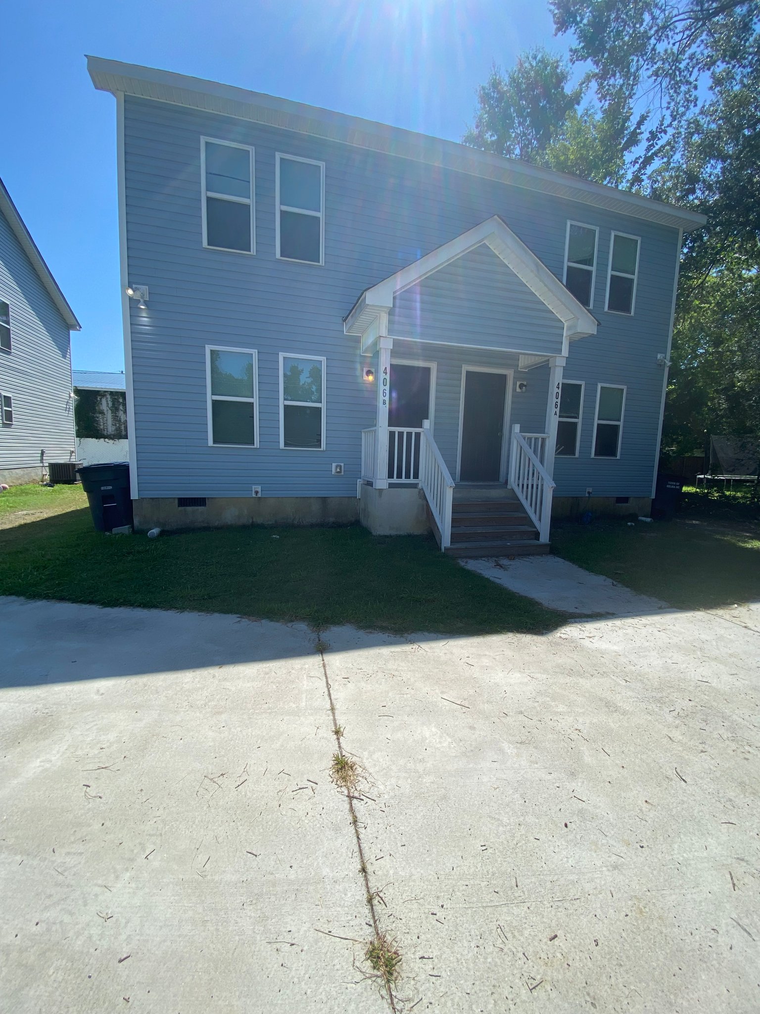 Selma Multiplex: 406 E Waddell St