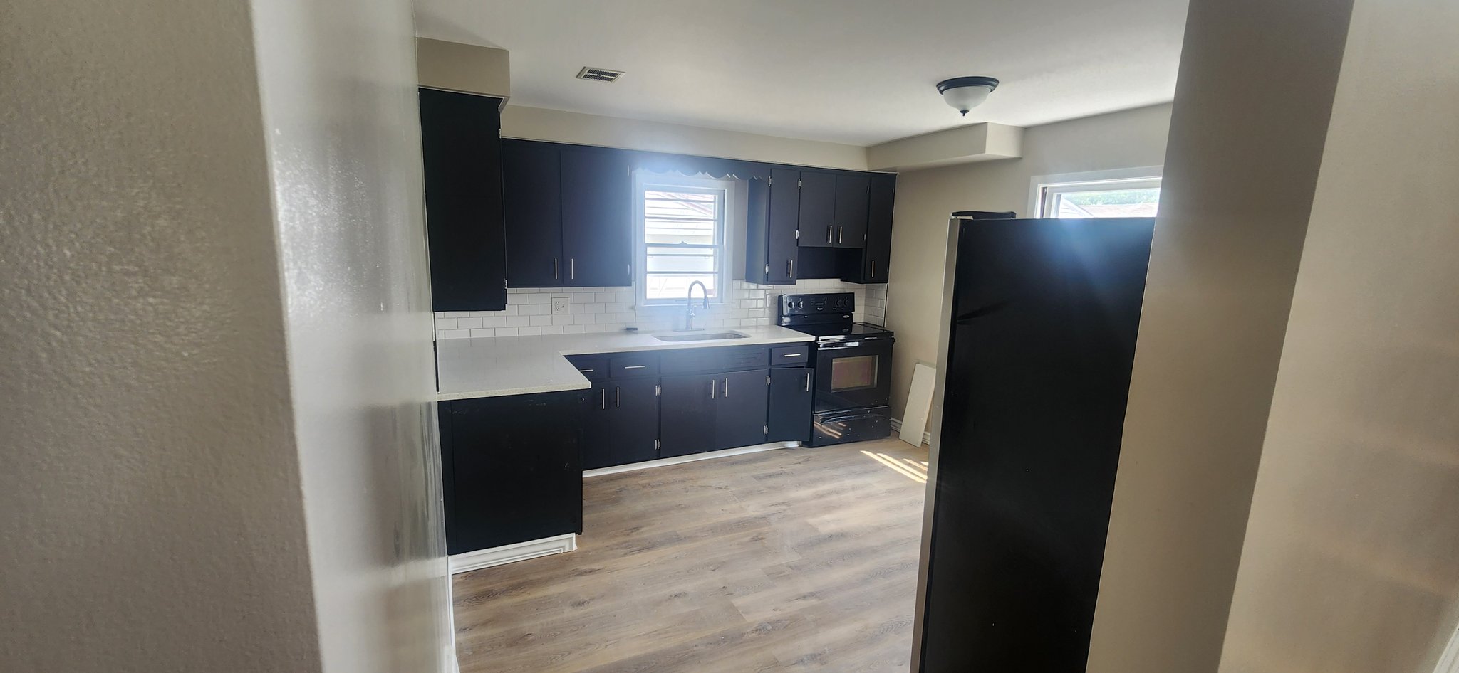 Cleveland House: 16329 S Lotus Dr