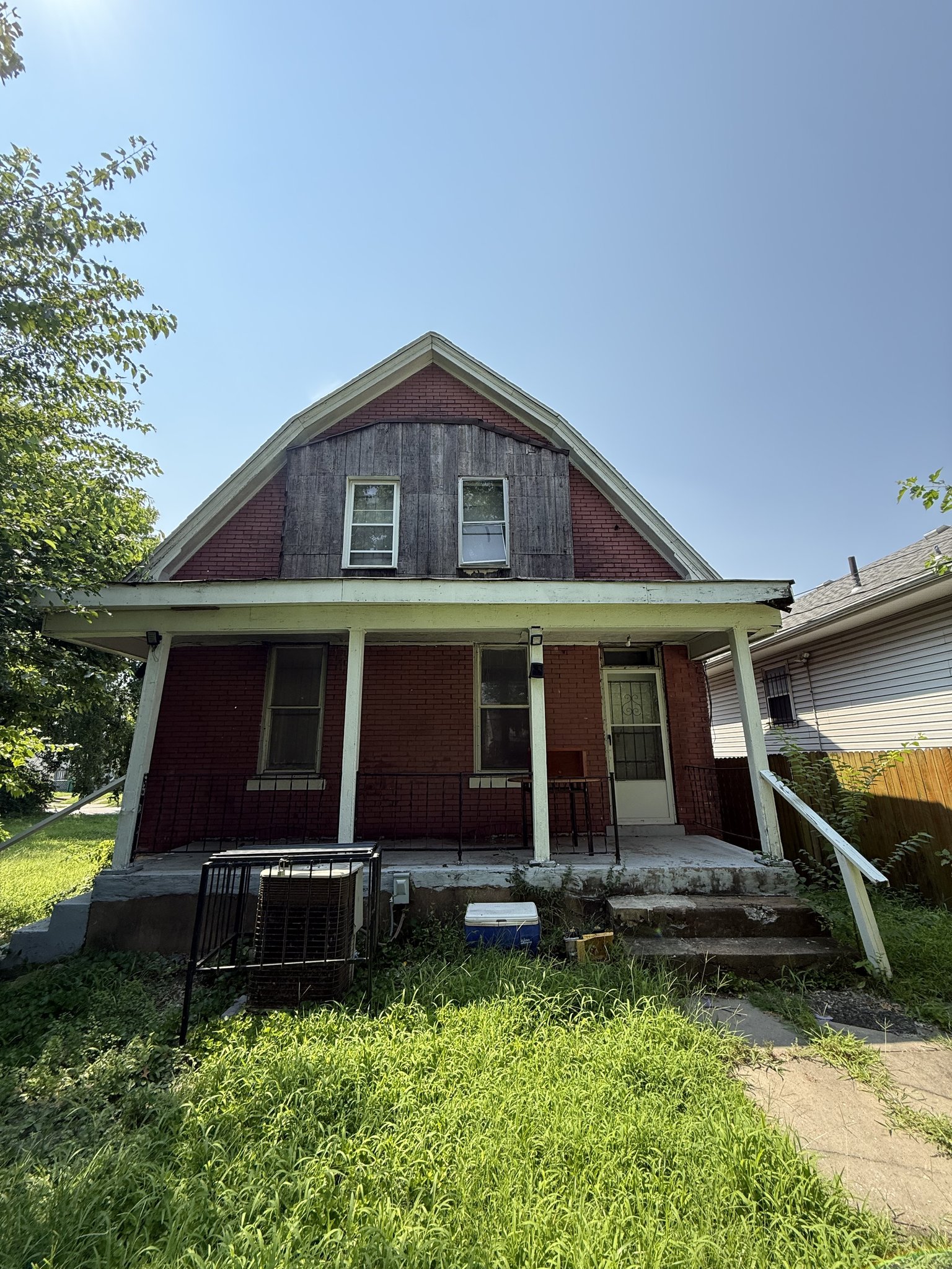 East Saint Louis House: 740 N 22nd St