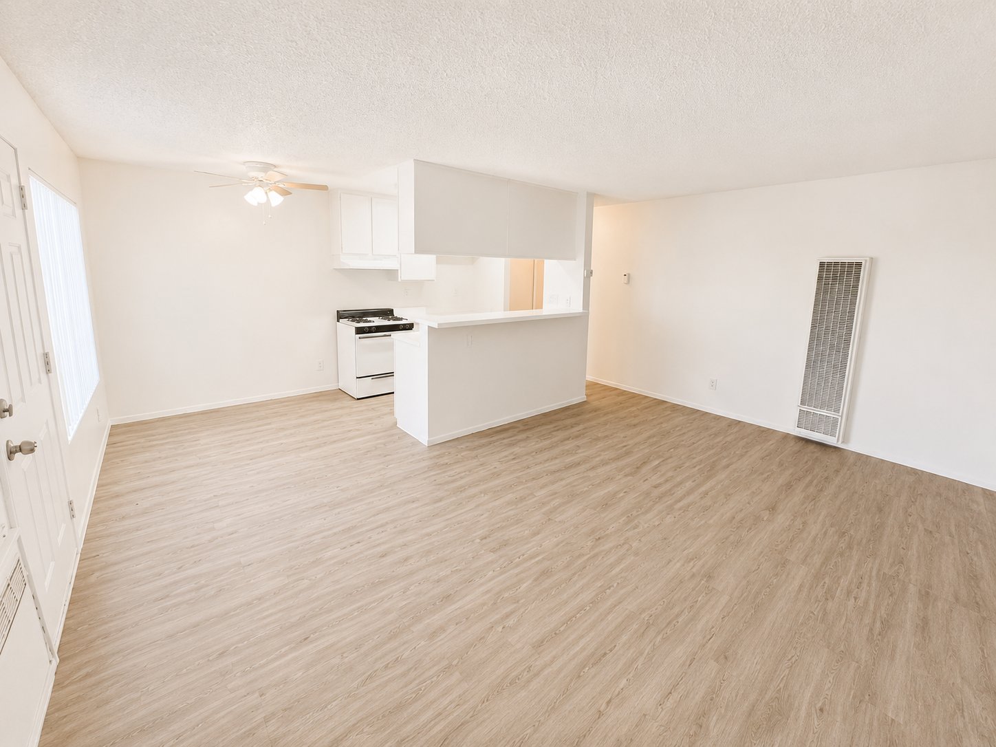 Palmdale Apartment: 38308 Division St.