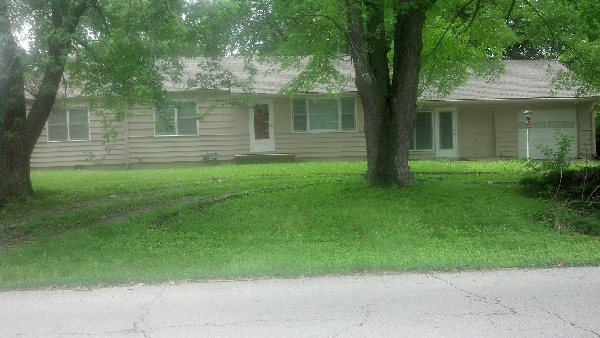 Kansas City House: 10415 Crystal ave