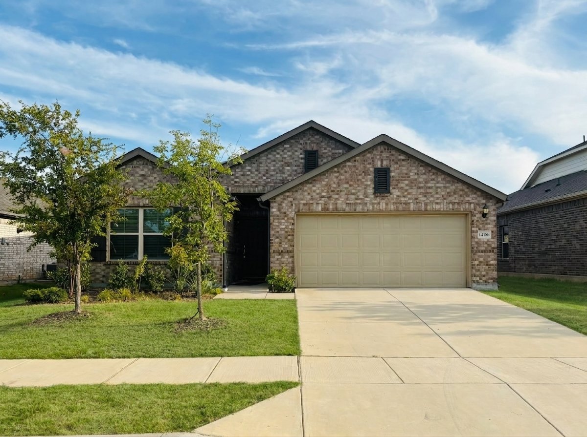 Pilot Point House: 14156 Aberavon Dr
