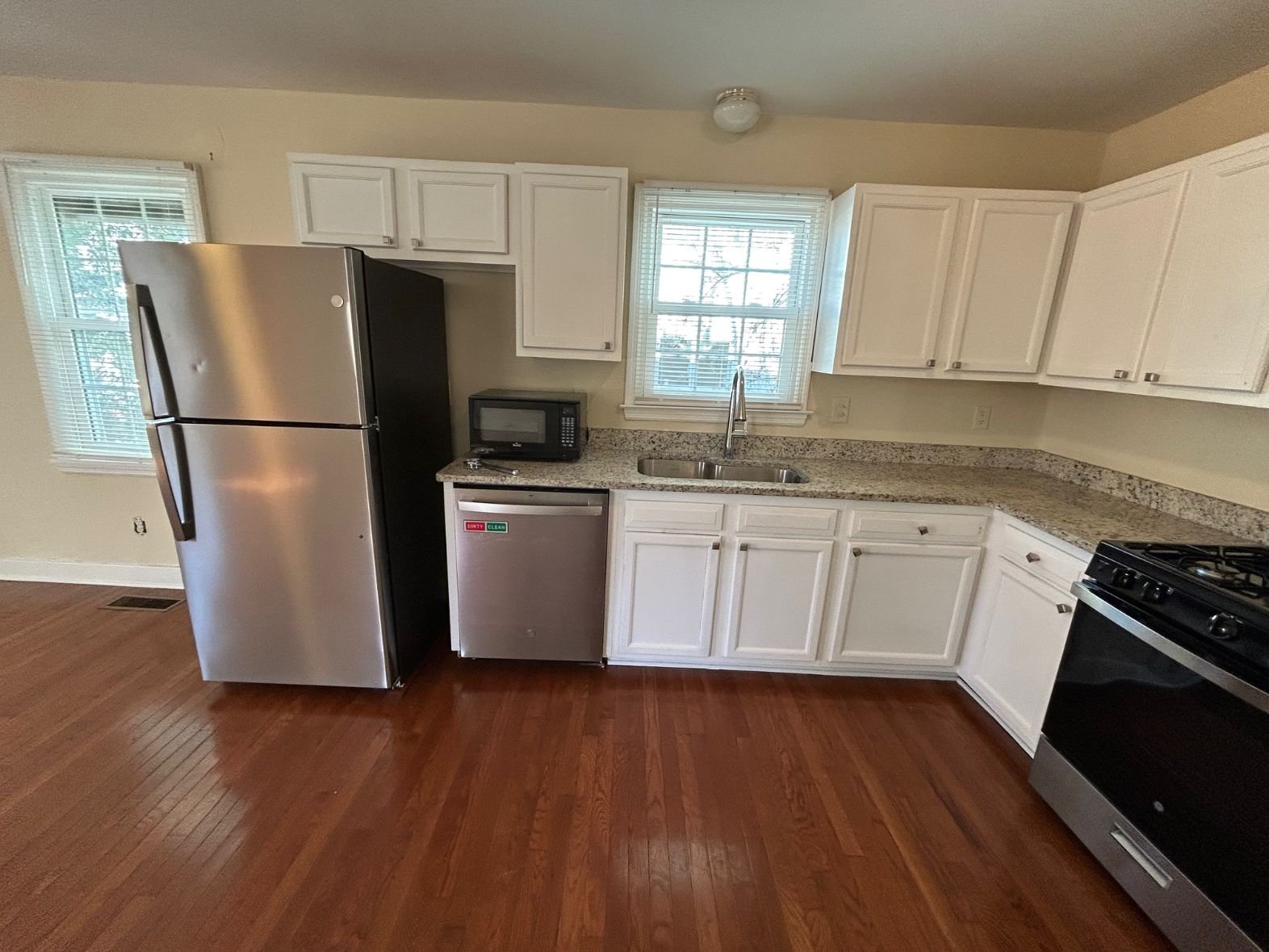 Charleston Townhome: 61 Cooper St