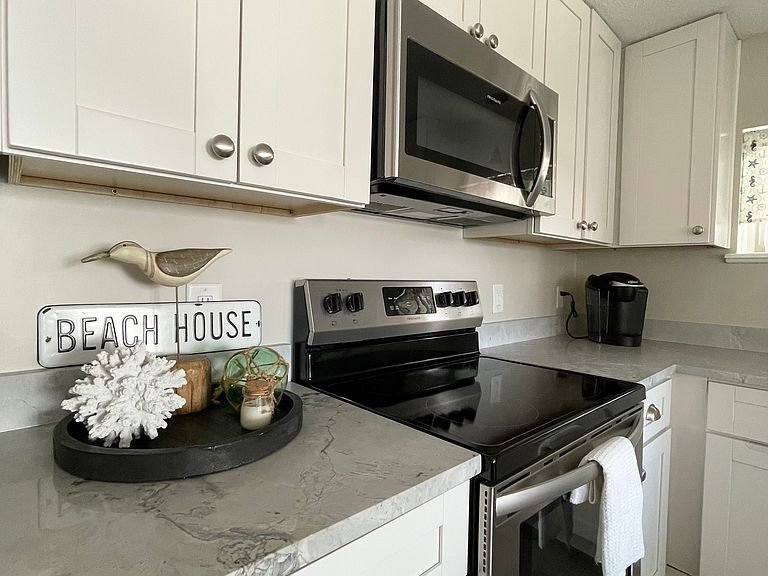Hampton Condo: 7 Duston Ave