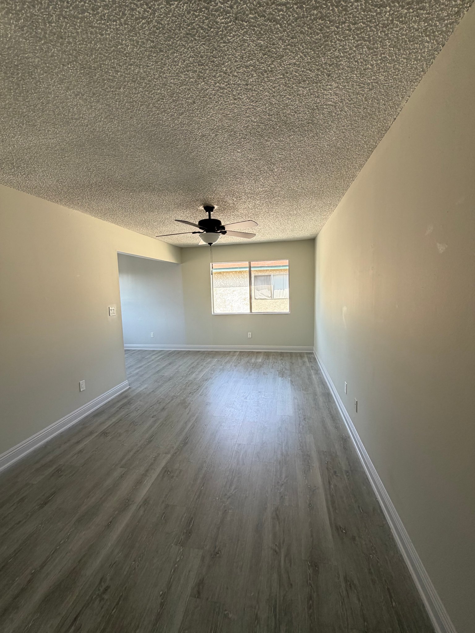 Los Angeles Apartment: 217 E 24th St