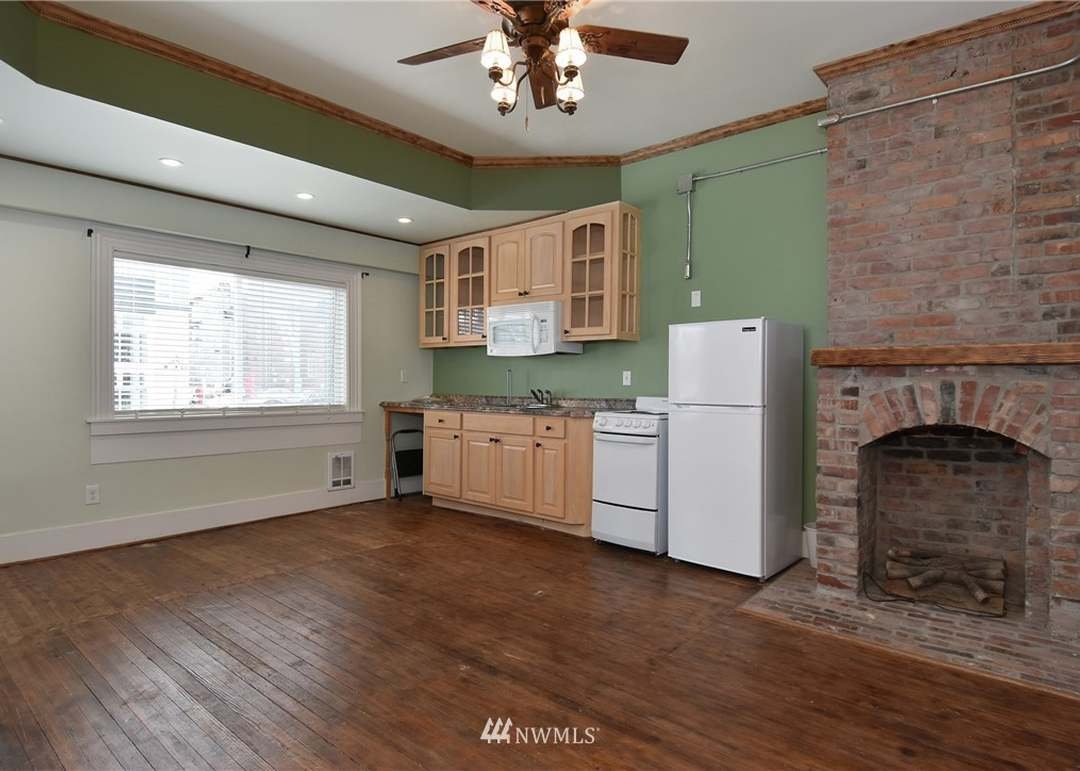 Everett Apartment: 2922 Hoyt Ave