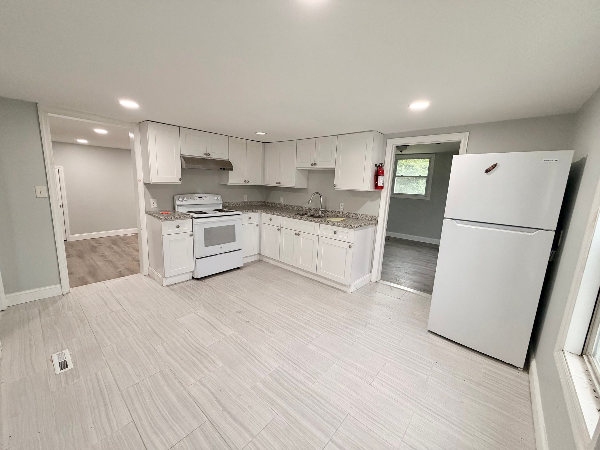 Woodstown Apartment: 328 Bailey St