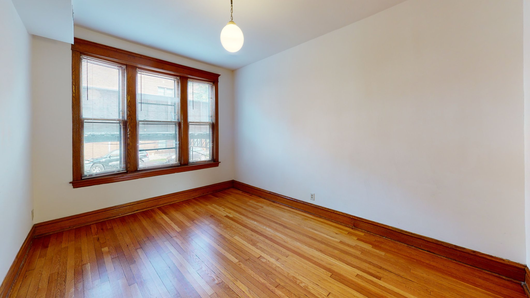 Chicago Apartment: 3912 N Greenview Ave