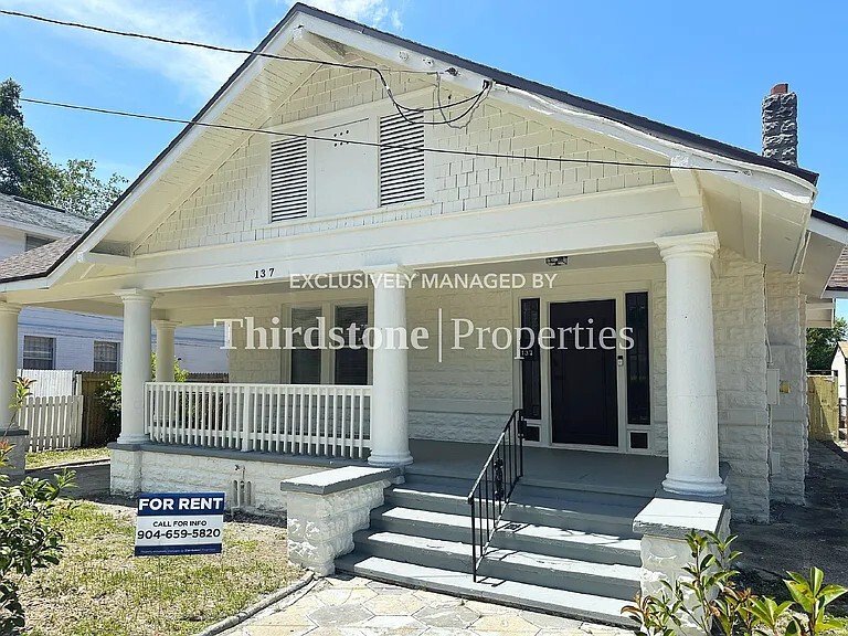 Jacksonville House: 137 W 18th St